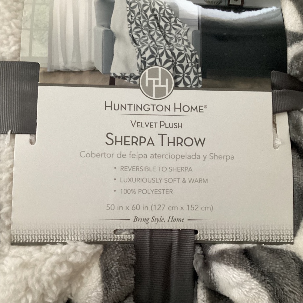 Huntington Home Velvet Plush Sherpa Throw Blanket 50x60 Gray& White Reversible